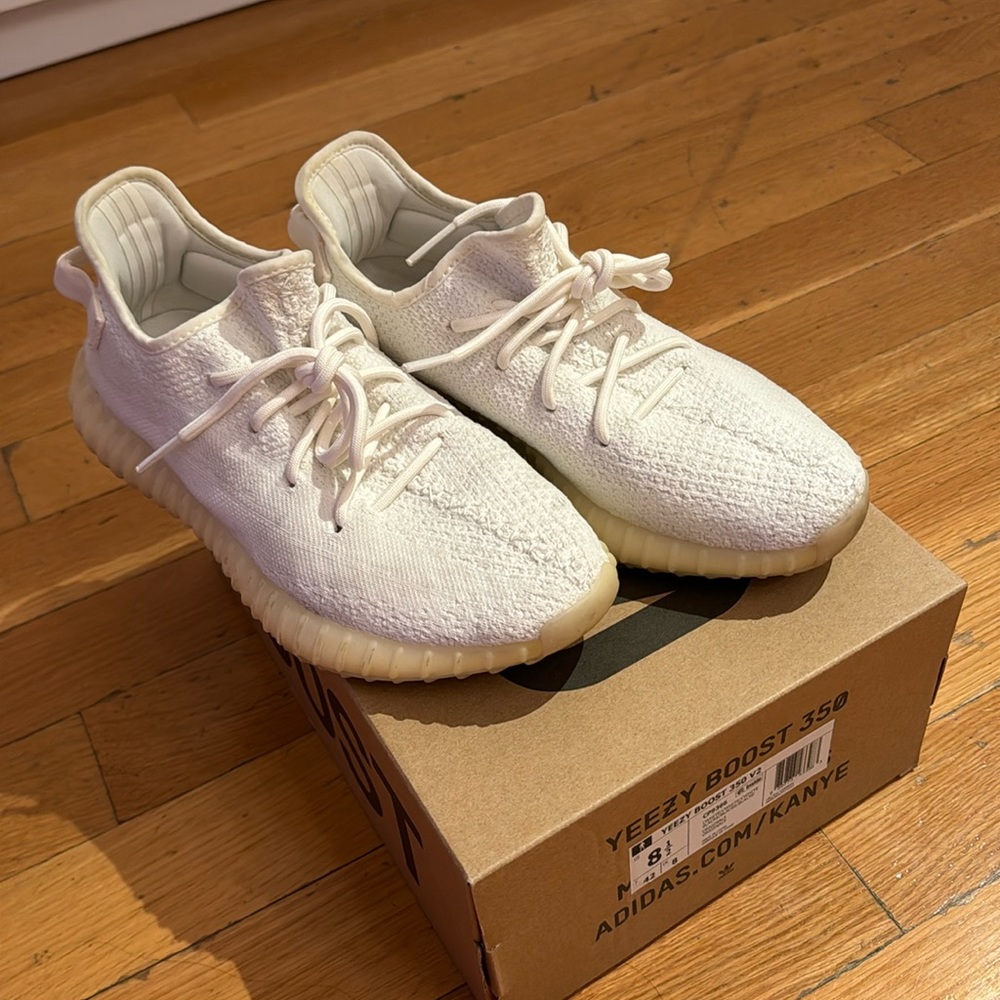 Yeezy boost 350 V2 size 8.5 ships in box